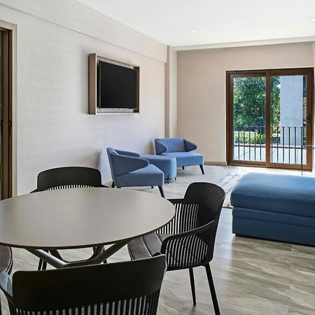 Отель Courtyard By Marriott San Jose Escazu Экстерьер фото