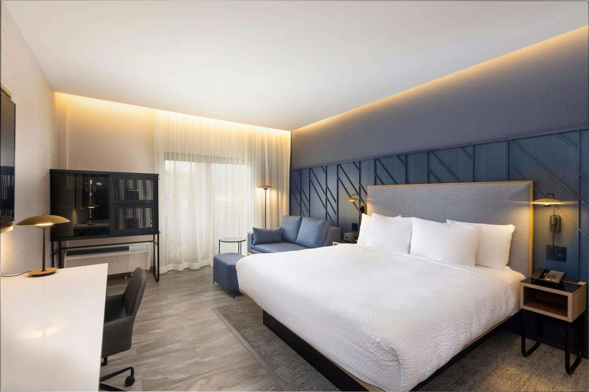 Отель Courtyard By Marriott San Jose Escazu Экстерьер фото