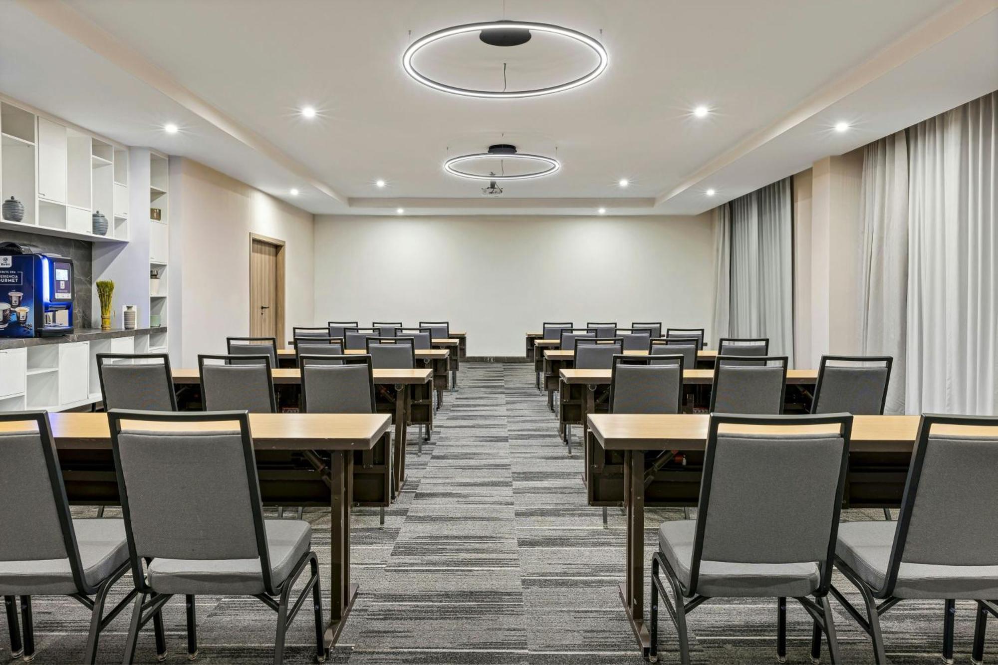 Отель Courtyard By Marriott San Jose Escazu Экстерьер фото