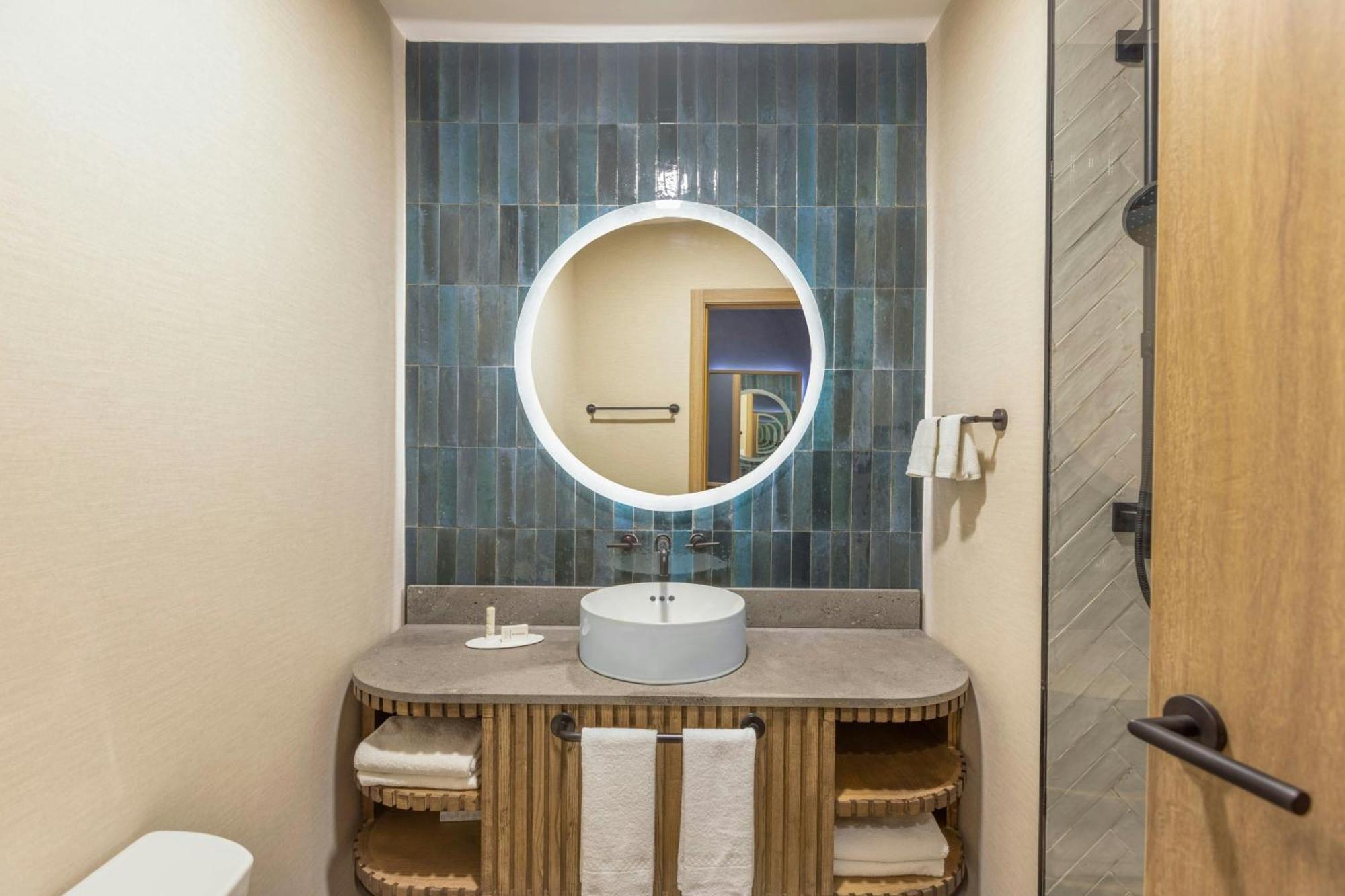 Отель Courtyard By Marriott San Jose Escazu Экстерьер фото