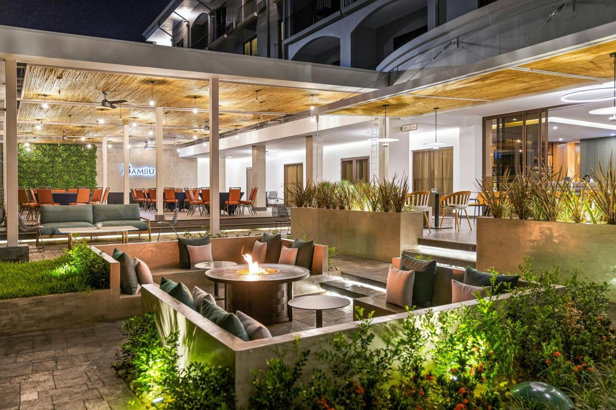 Отель Courtyard By Marriott San Jose Escazu Экстерьер фото
