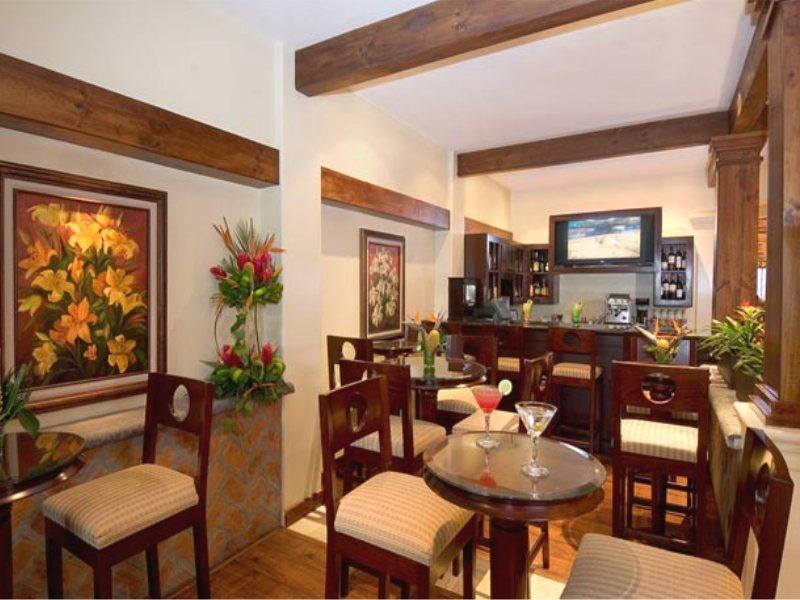 Отель Courtyard By Marriott San Jose Escazu Экстерьер фото